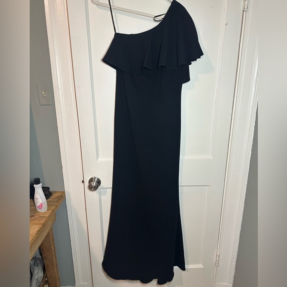 Vince Camuto One Shoulder Black Gown Size 4 - Picture 4 of 5